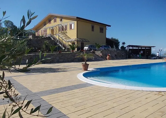 Uliveto Garden * באניירה קלאברה
